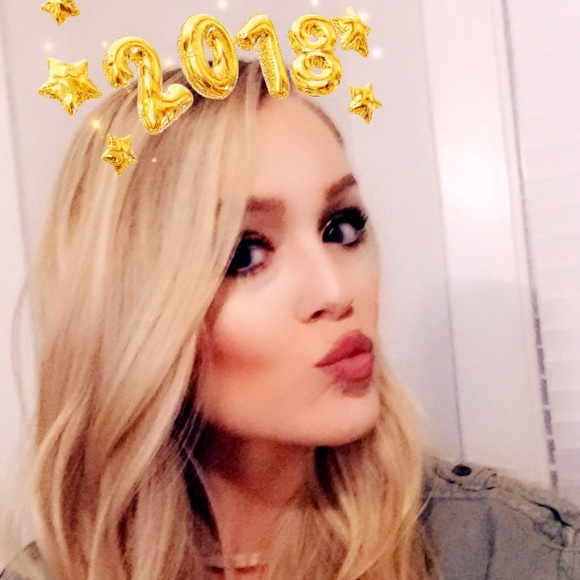 Meet your Posher, Bri - Picture 2 of 3